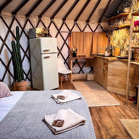 Aloha Glamp - Okragle Domki Przy Rzece - Balia I Sauna - Energylandia Zagornik ภายนอก รูปภาพ