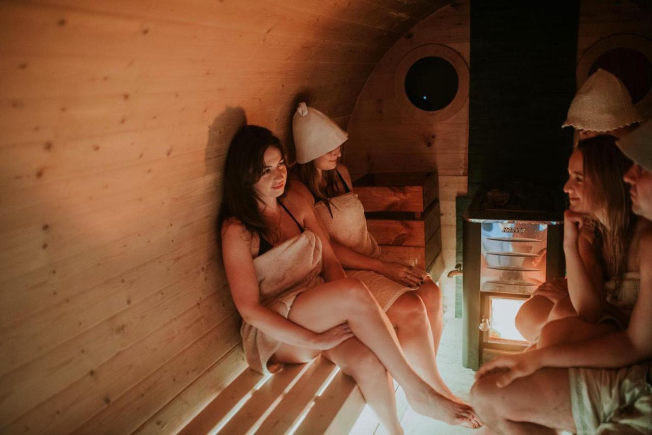 Aloha Glamp - Okragle Domki Przy Rzece - Balia I Sauna - Energylandia Zagornik ภายนอก รูปภาพ