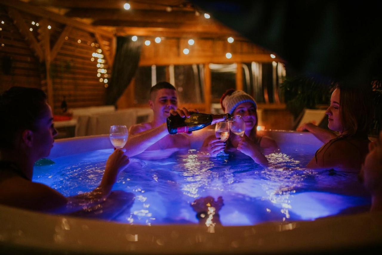 Aloha Glamp - Okragle Domki Przy Rzece - Balia I Sauna - Energylandia Zagornik ภายนอก รูปภาพ
