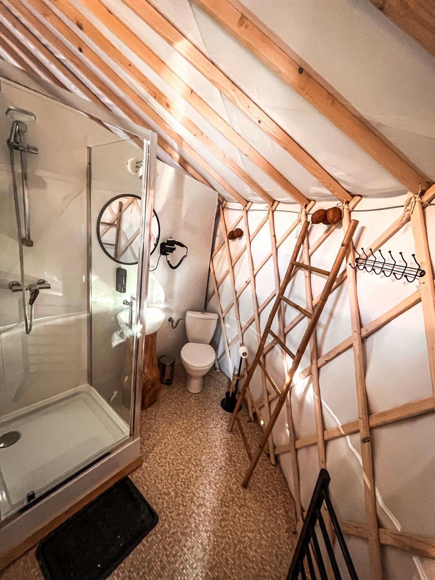 Aloha Glamp - Okragle Domki Przy Rzece - Balia I Sauna - Energylandia Zagornik ภายนอก รูปภาพ