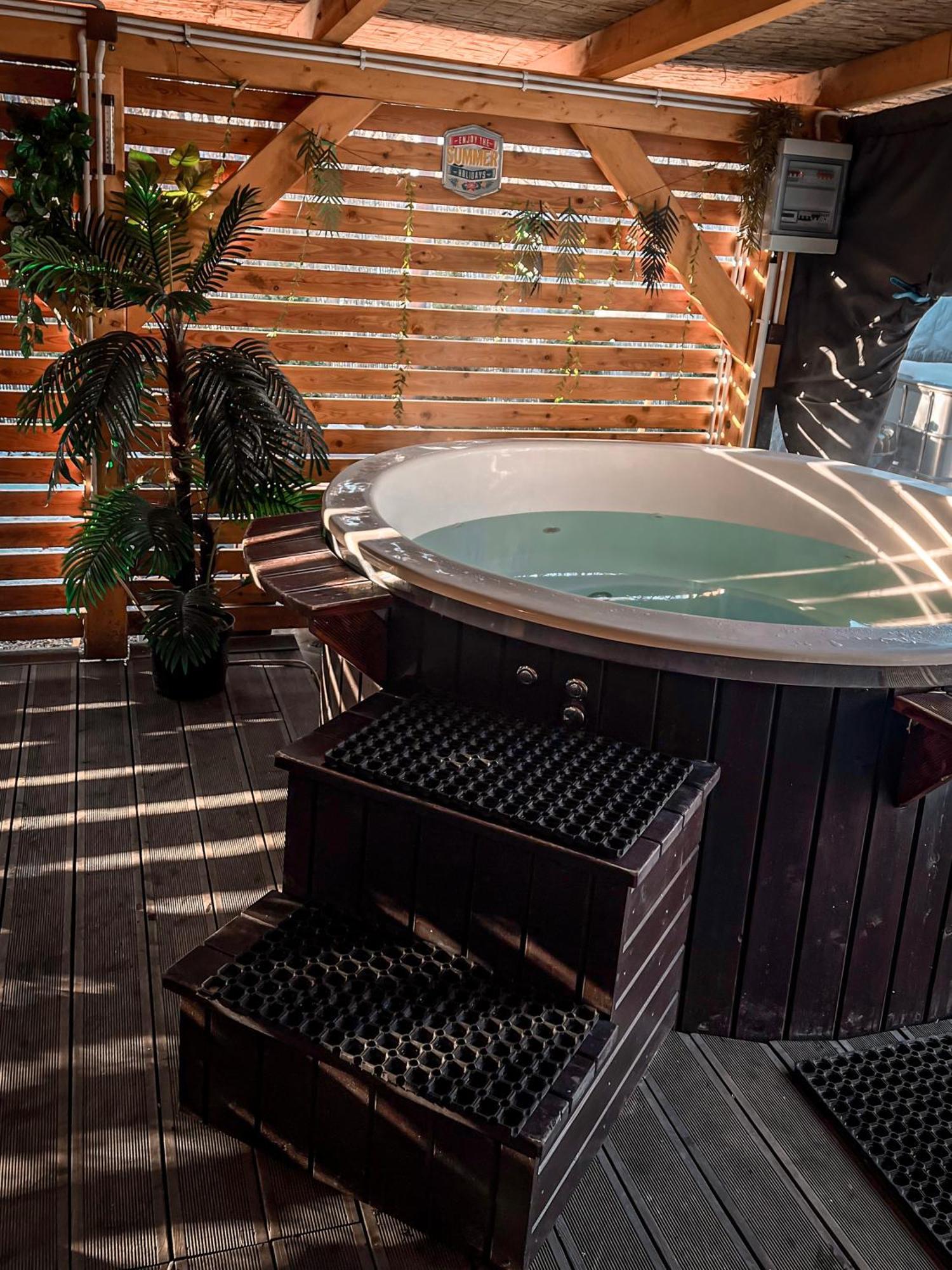 Aloha Glamp - Okragle Domki Przy Rzece - Balia I Sauna - Energylandia Zagornik ภายนอก รูปภาพ